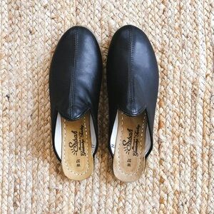 Sabah Babas in Socorro Black